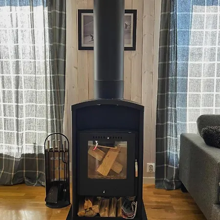 בית נופש Family Friendly Golfalpin Golf, Ski-out, Fireplace & Wifi המסדאל